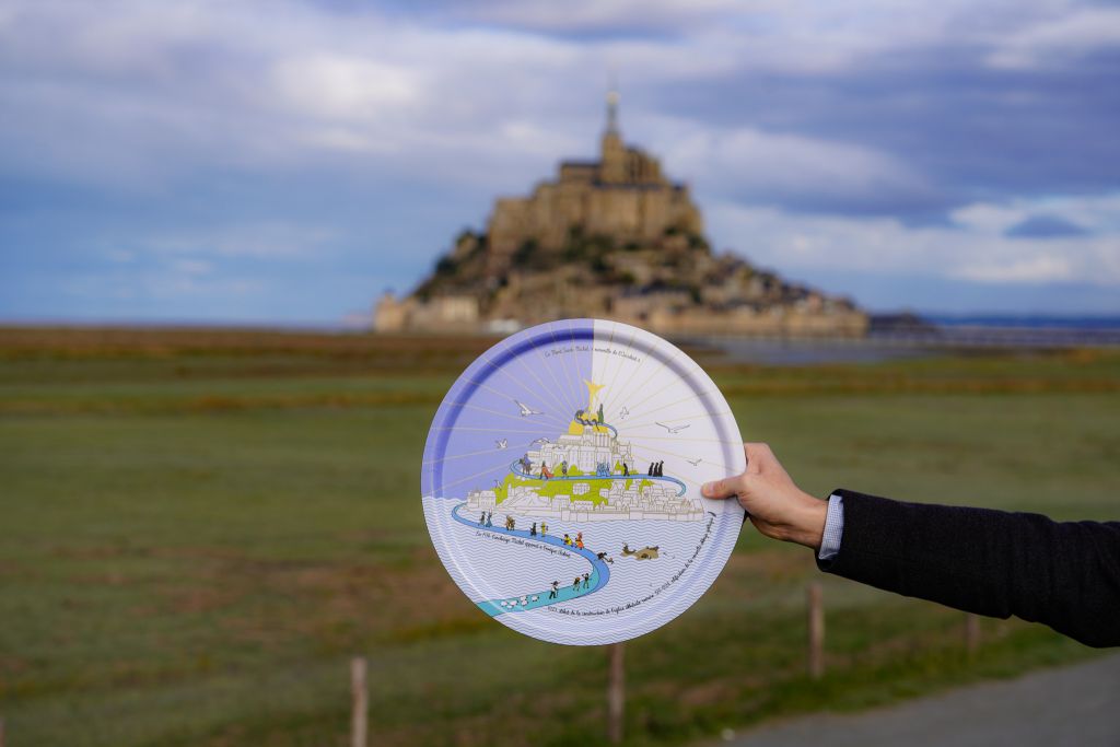 Ours Blanc x Mont Saint-Michel